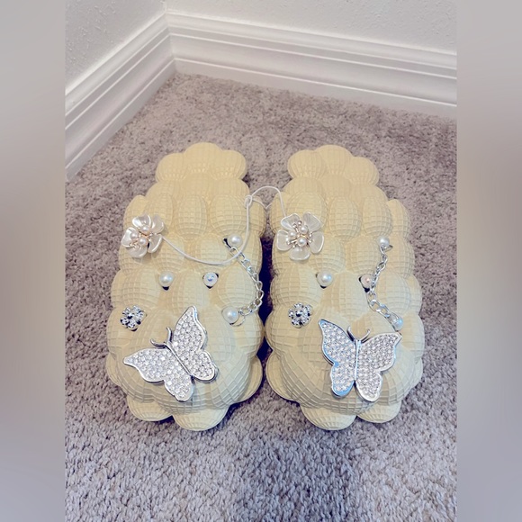 Women’s Size 11/12 Bubble Slides - Picture 2 of 6
